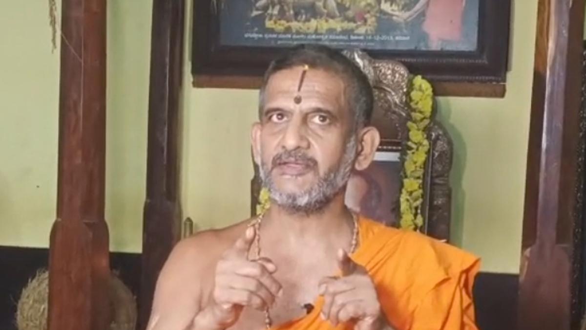 I never said that the Constitution should be changed, says Pejawar seer