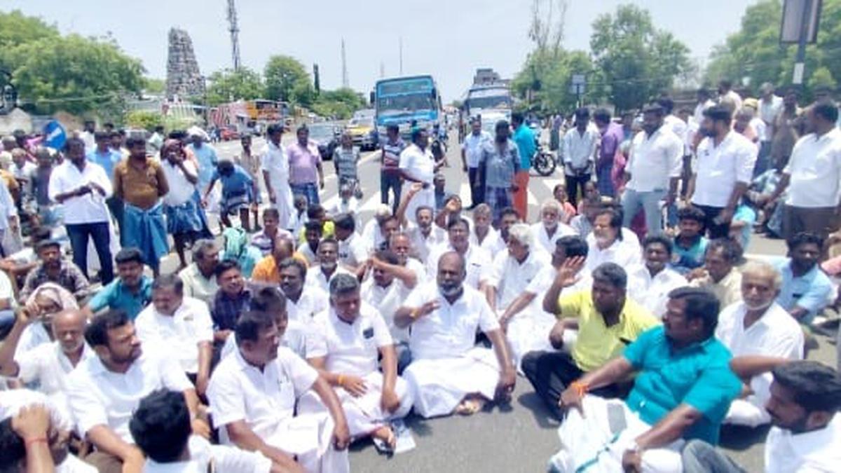 Udhayakumar detained for staging protest against polluting industrial unit