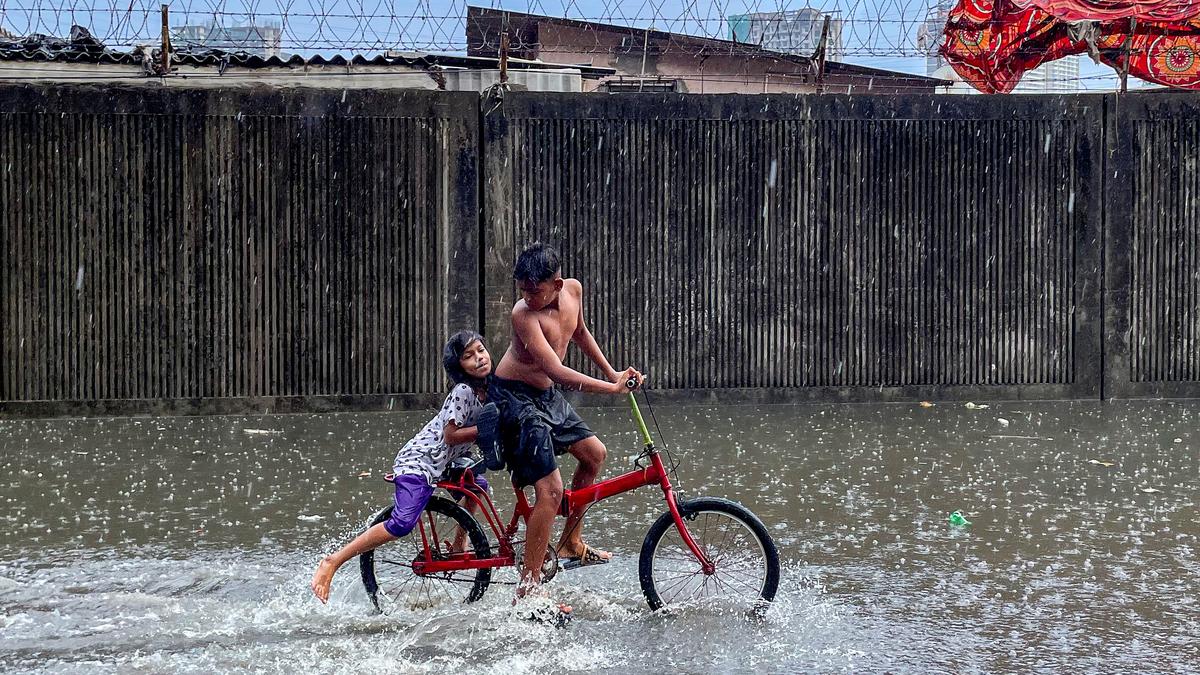 Heavy rains lash Mumbai, other districts; road cave-in hits traffic on Ahmedabad-bound highway