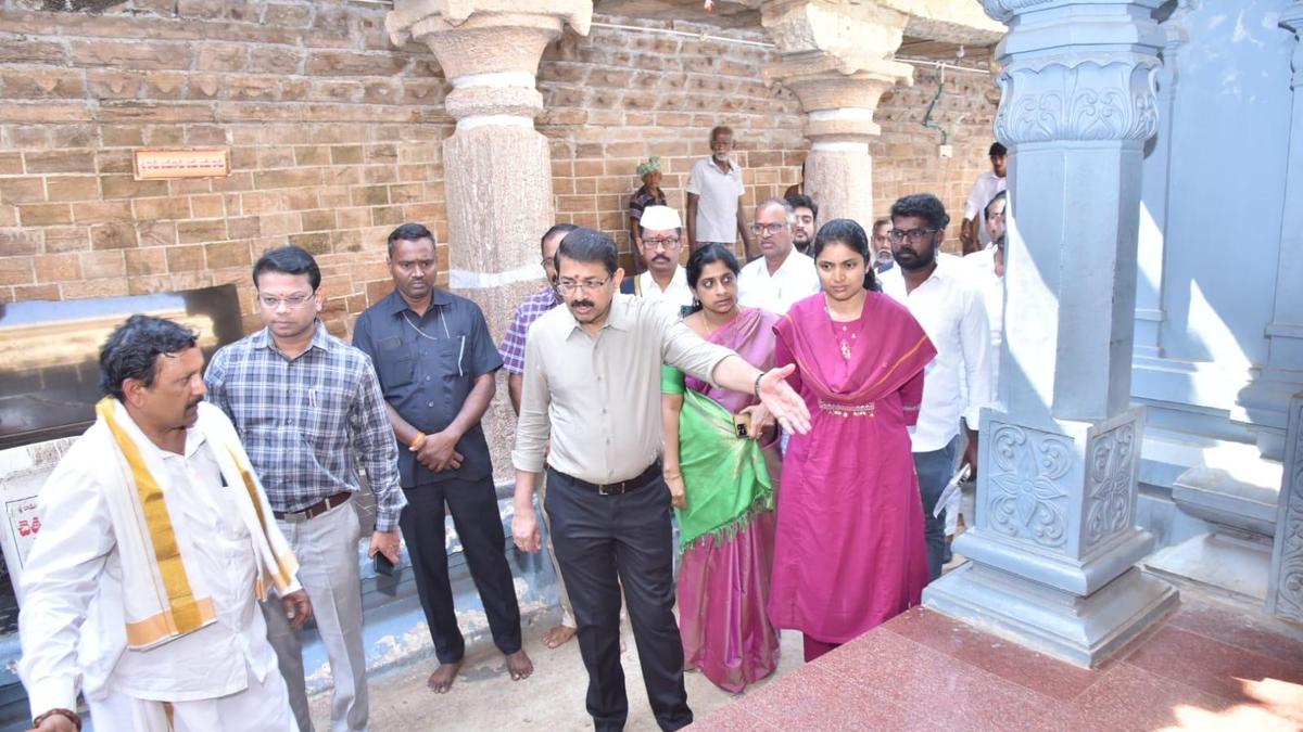 Collector reviews arrangements for Maha Shivaratri at Ramatheertham, Punyagiri temples
