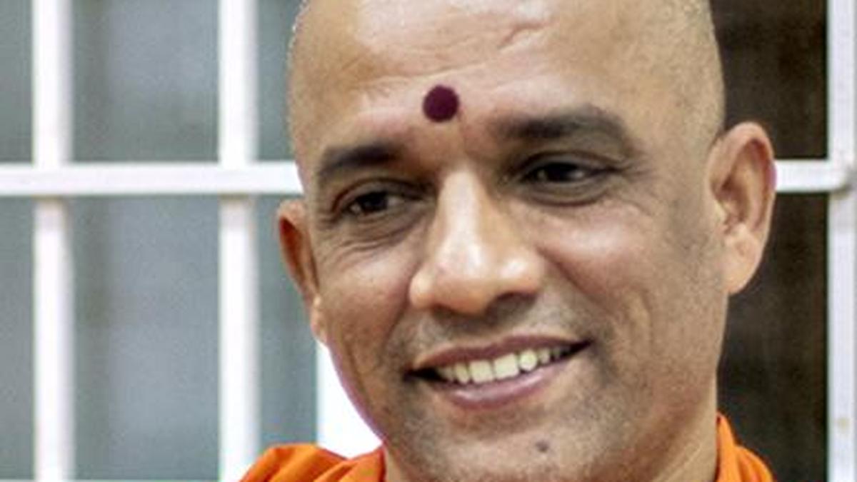 Give Shivakumar a chance, says Adi Chunchanagiri seer