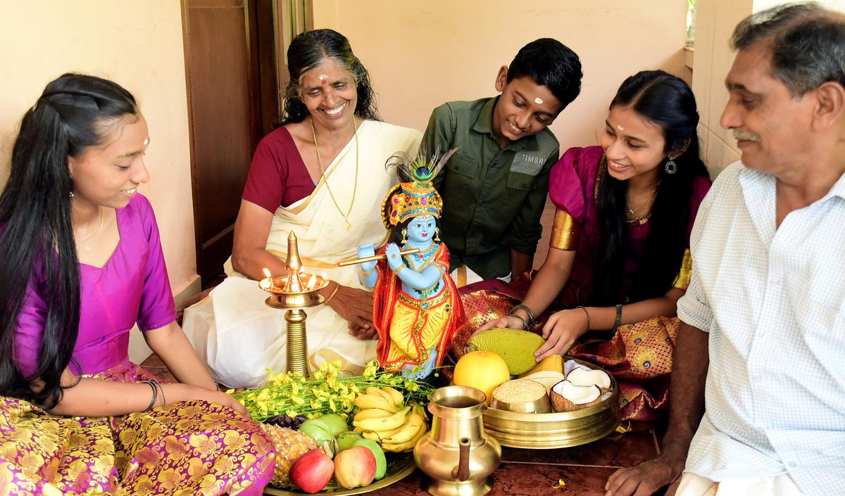 Kerala celebrates Vishu with traditional pomp and gaiety - The Hindu