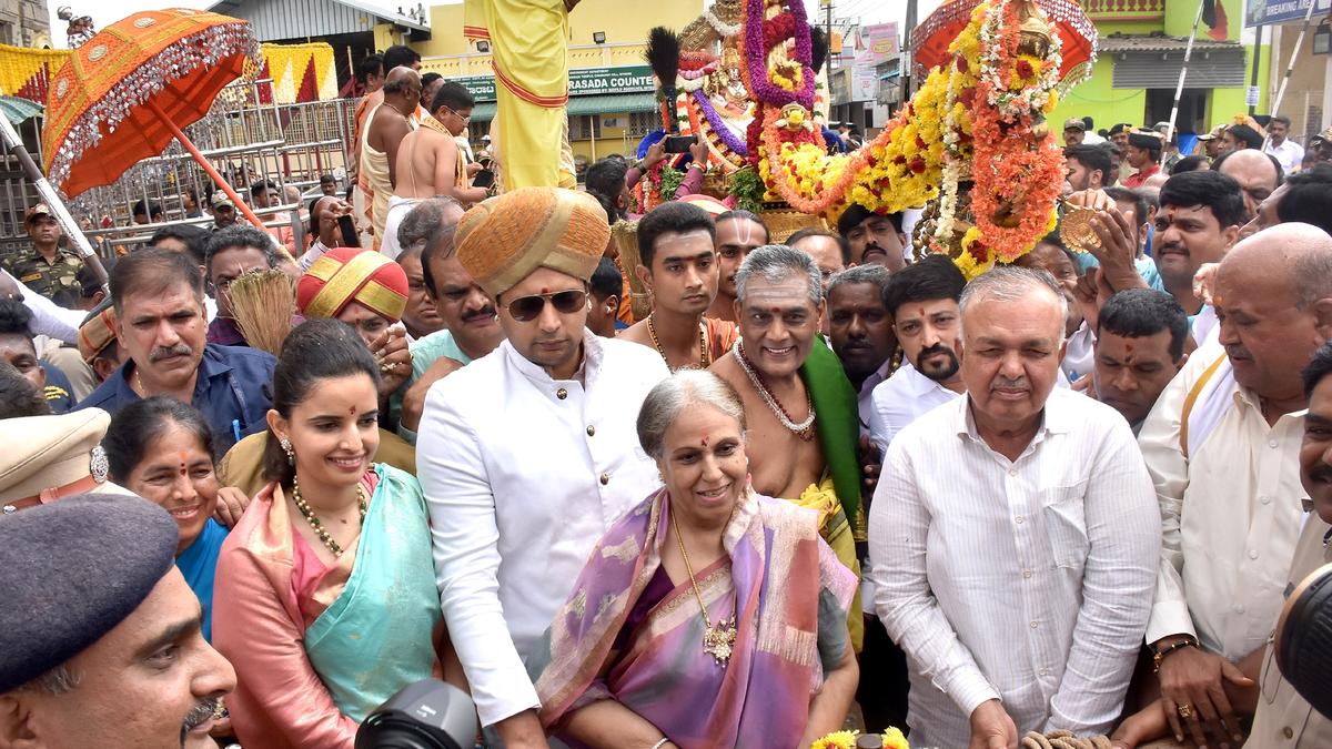 Devotees throng Chamundi hills for ‘Vardhanti Utsava’