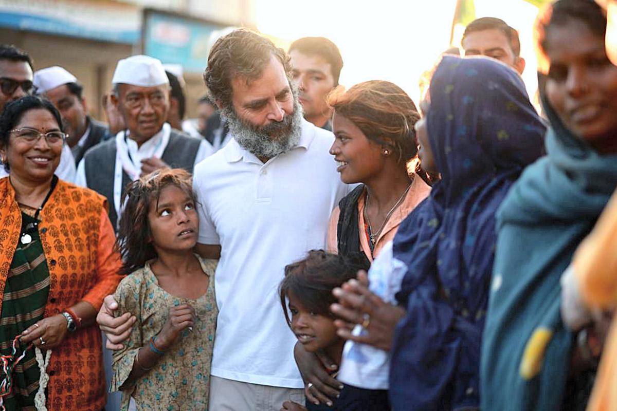 Bharat Jodo Yatra | Woman ragpicker shares her woes with Rahul Gandhi, in Madhya Pradesh’s Khargone district