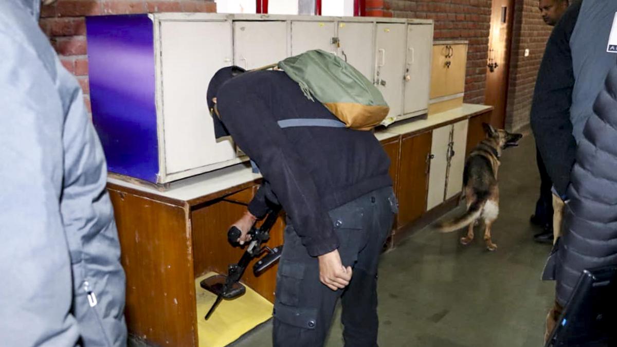 Several Noida schools receive hoax bomb threat emails: Police