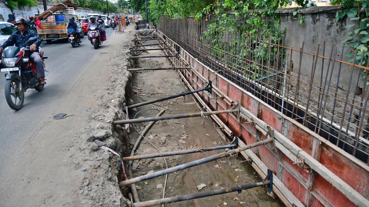 Coimbatore Corporation setting up drain pipes and channels near Railway Junction to avoid inundation