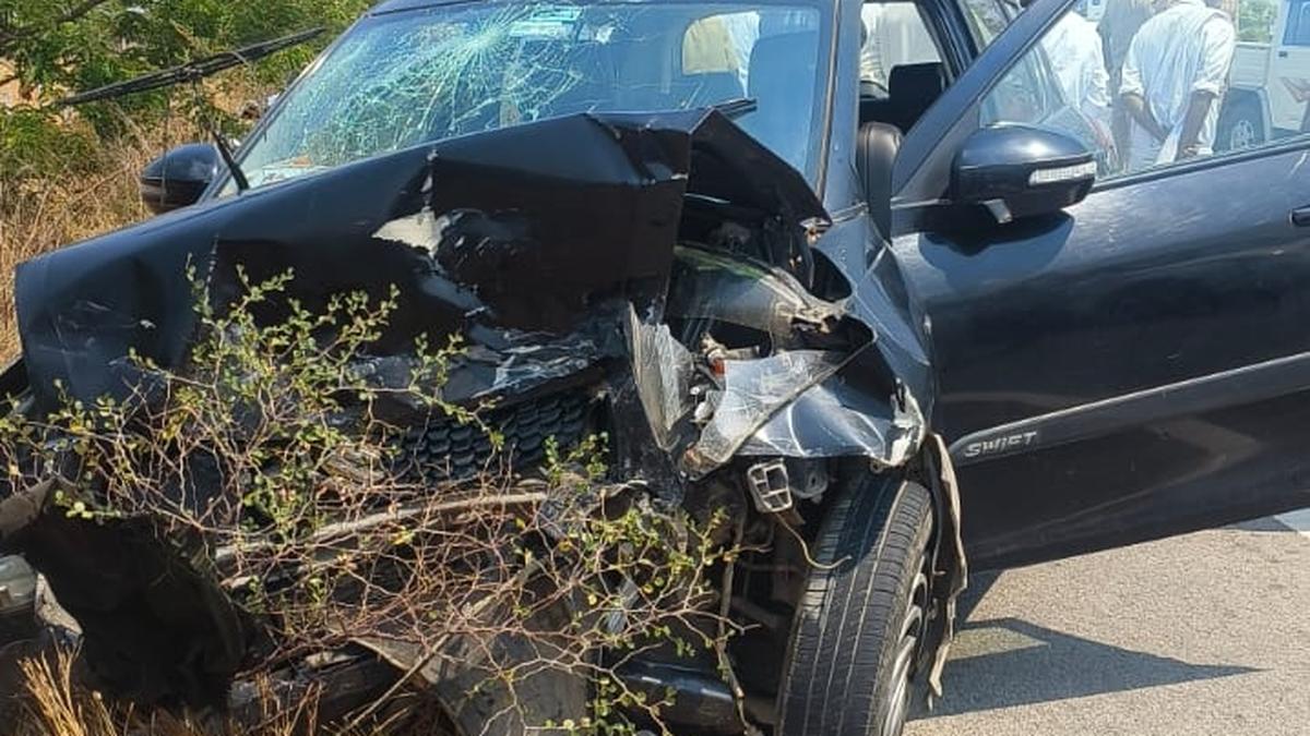 HNSS project Deputy Collector killed, four others injured in  in a road accident in Annamayya district