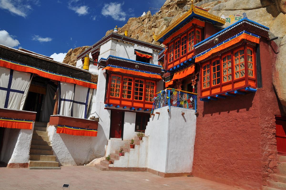 Small windows of buildings in Ladakh retained heat indoors. 