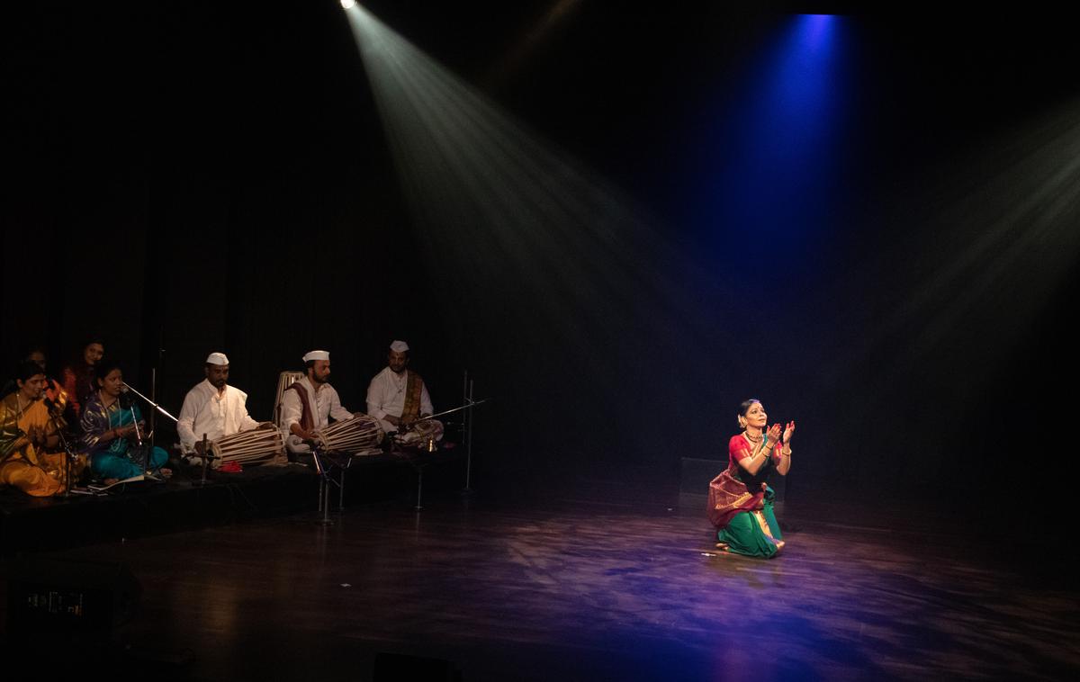 Navia Natarajan with a musical ensemble presenting 'Namayachi Jani'.