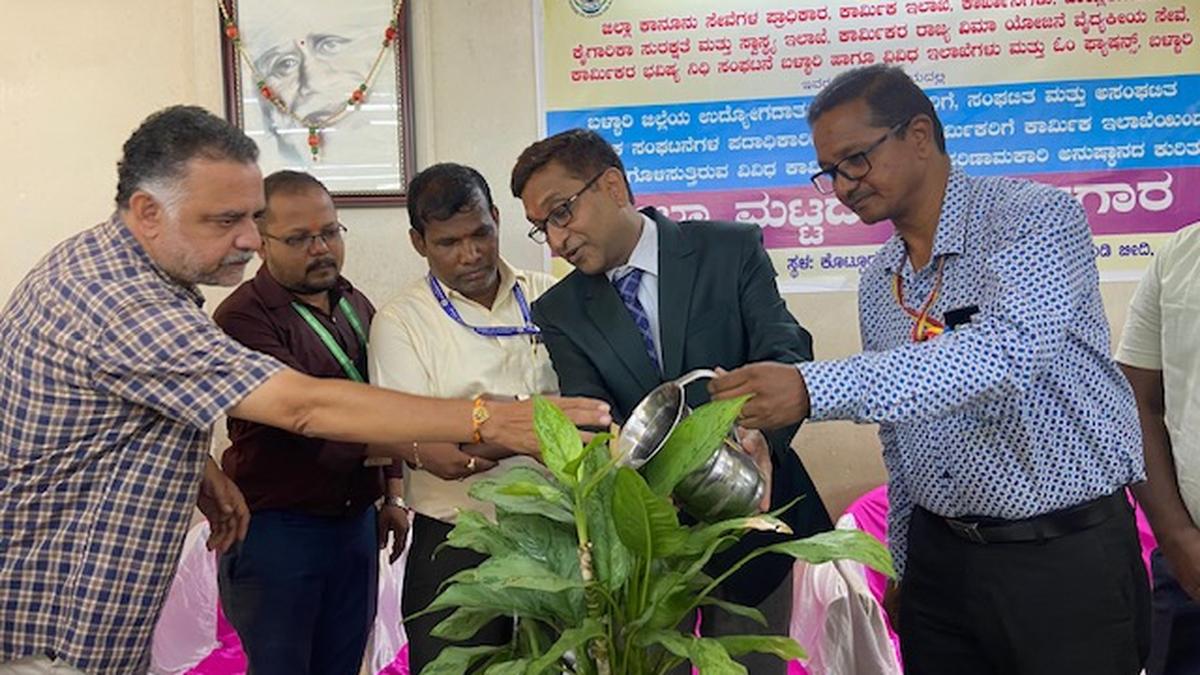 Karnataka: Judge calls upon officials to spread awareness about labour laws