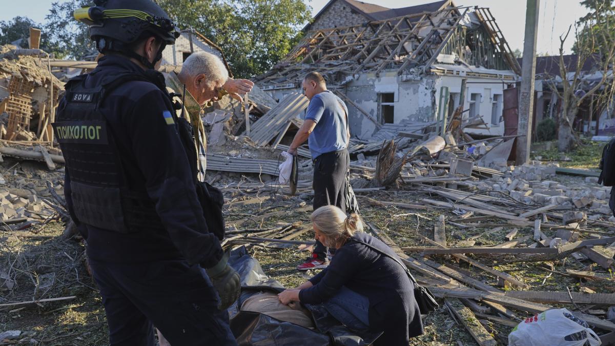 https://th-i.thgim.com/public/incoming/mon0qm/article70080347.ece/alternates/LANDSCAPE_1200/APTOPIX_Russia_Ukraine_War_65946.jpg