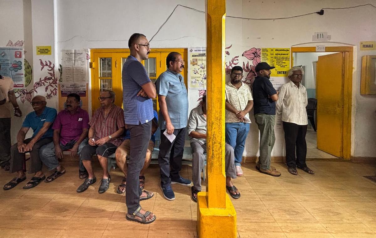 Kerala goes to polls today with 2.71 crore voters, 883 candidates