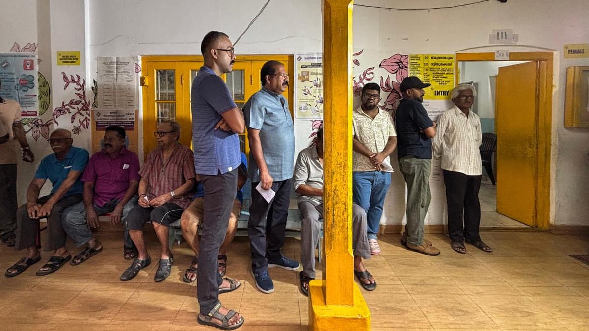Kerala goes to polls today with 2.71 crore voters, 883 candidates