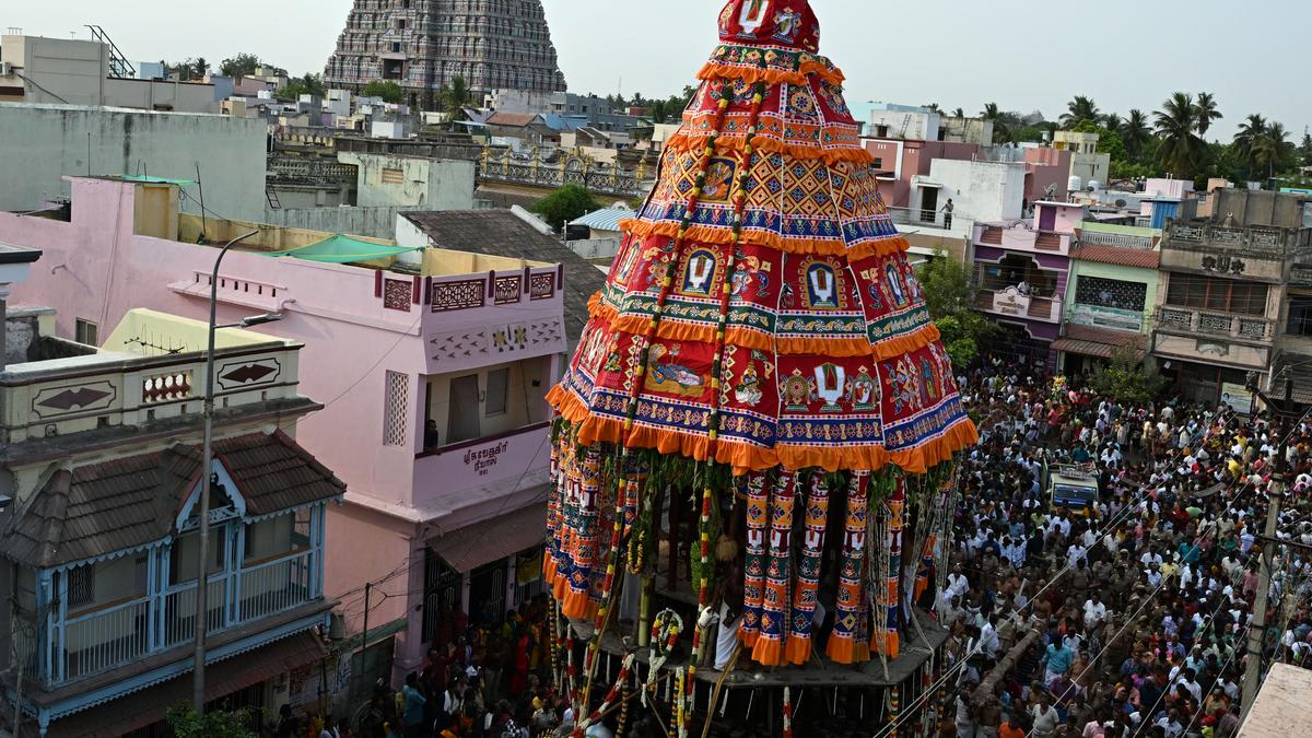 Srirangam temple car festival attracts a large turnout