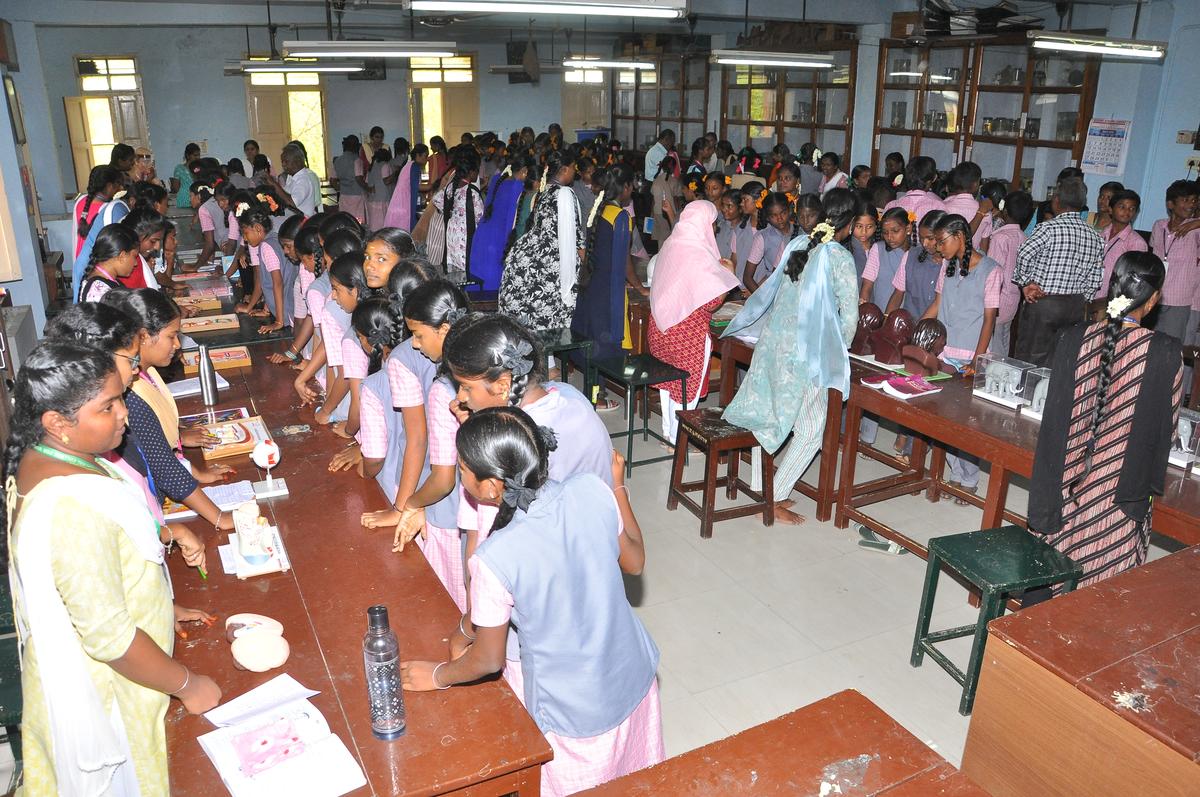 Dindigul: V. V. Vanniaperumal College for Women organised a science exhibition.