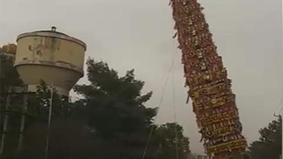 One killed, three injured as 100-ft-tall temple chariot crashes in Bengaluru