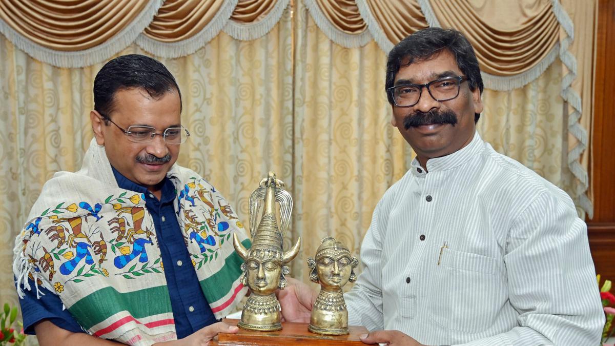 Kejriwal meets Jharkhand CM Soren; gets support against Centre’s Delhi Ordinance