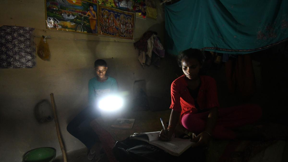 As undeclared power cuts hits Uttar Pradesh, Yogi asks Energy Minister, officials to fix accountability