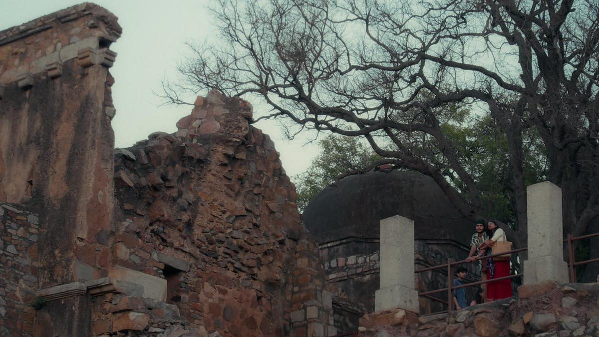 A still from Khidki Gaav A still from Khidki Gaav
