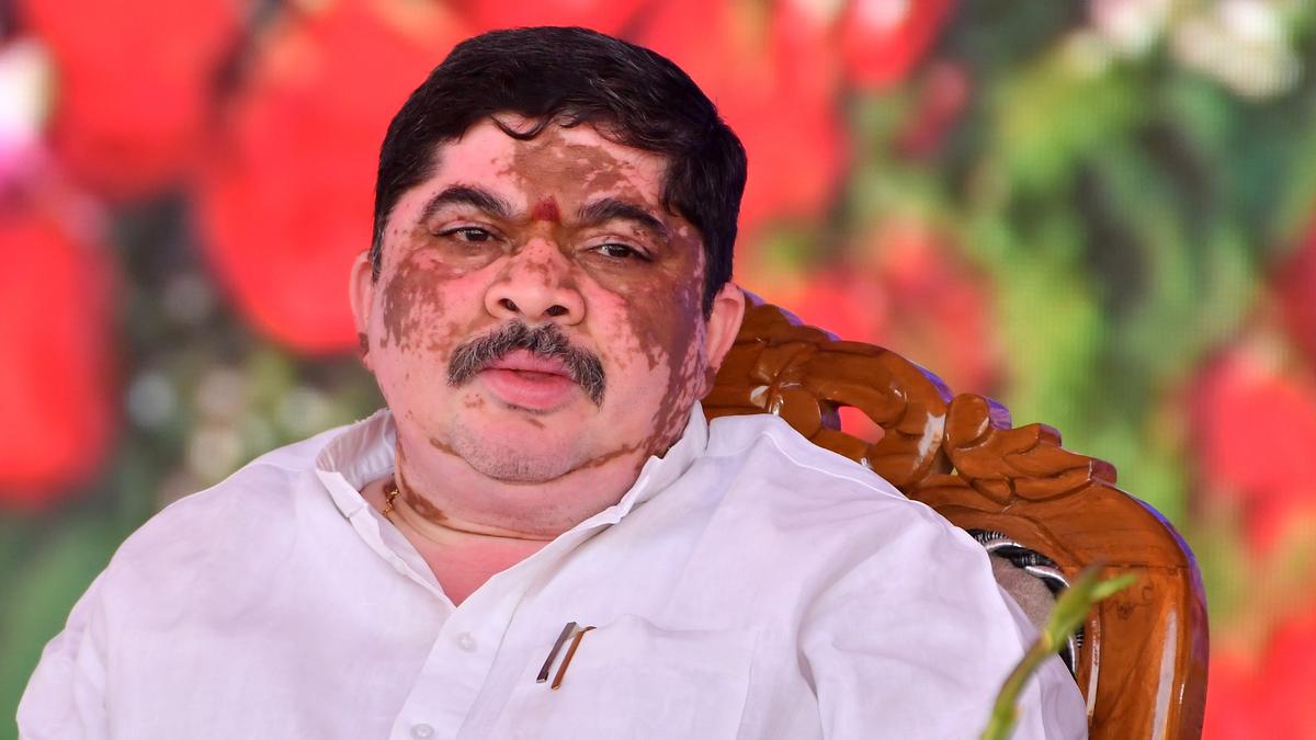 Minister Ponnam appeals to petitioners to withdraw petition on BC reservations