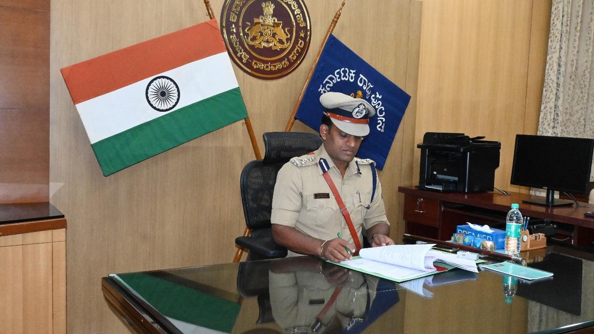 Shashi Kumar takes charge as Police Commissioner of HubballiDharwad