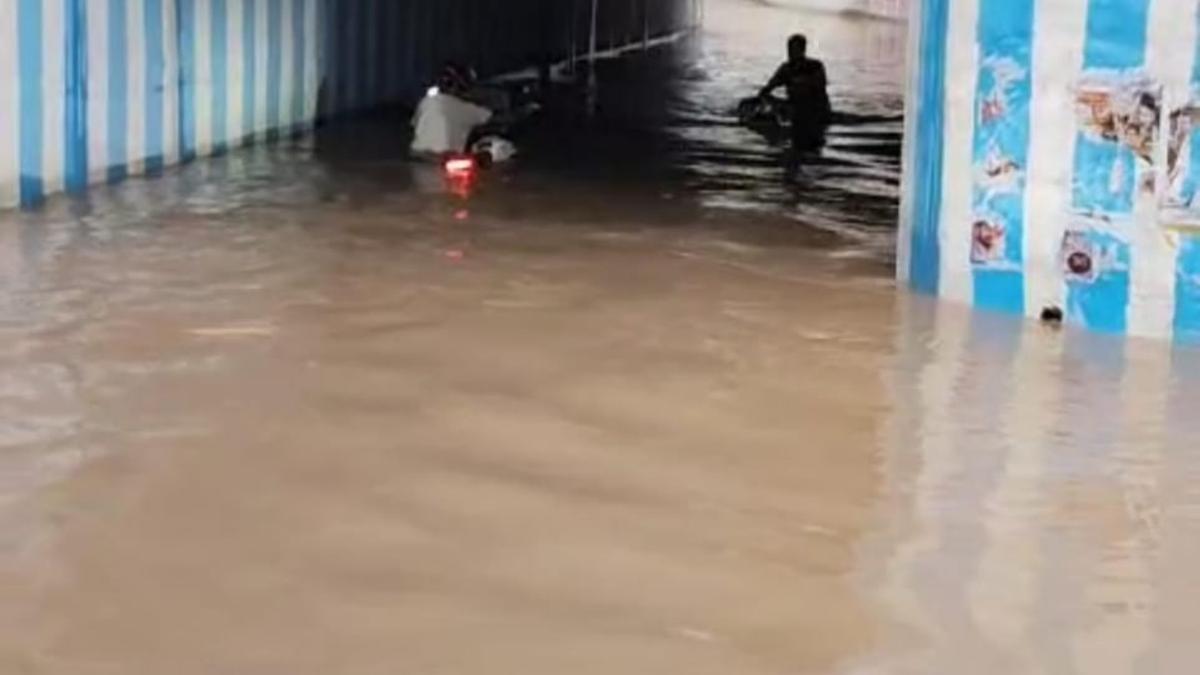 Heavy rain lashes Krishnagiri district, Salem receives moderate showers