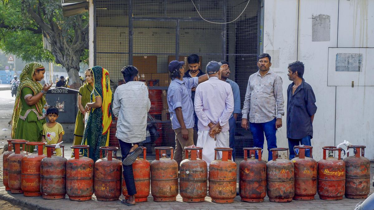 No queues for LPG as Gujarat assures adequate supply, pushes digital booking