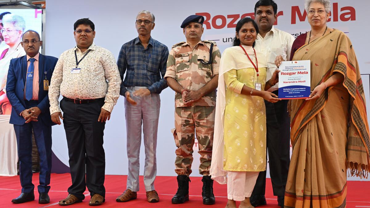 Tamil Nadu Chief Postmaster General hands over job orders to 60 candidates at Rozgar Mela