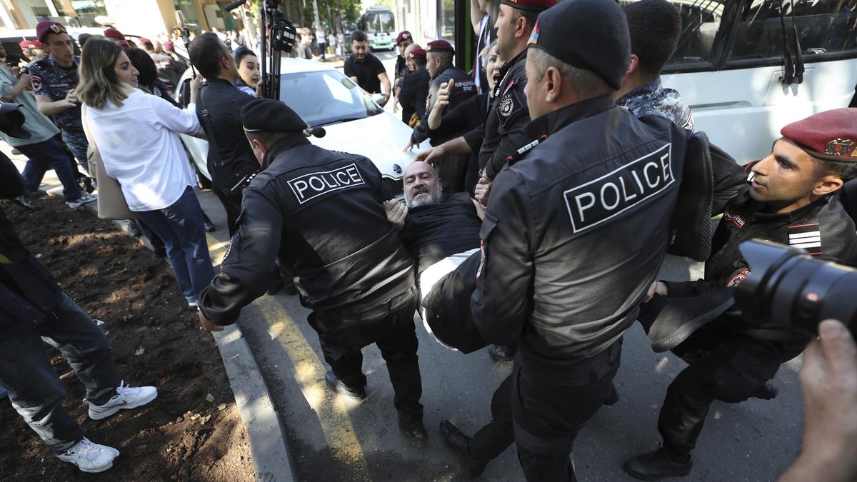 Protests shut streets in Armenia’s capital, roads in other parts to demand the Prime Minister’s resignation