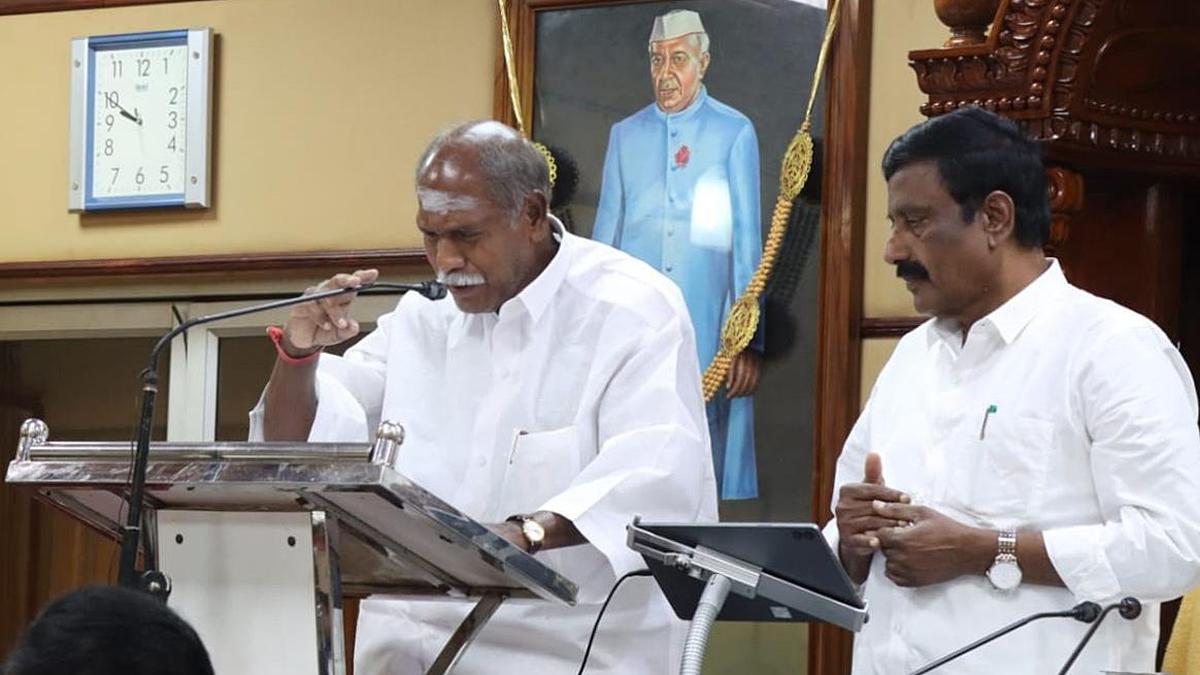CM Rangasamy, Ministers take oath as MLAs in Puducherry