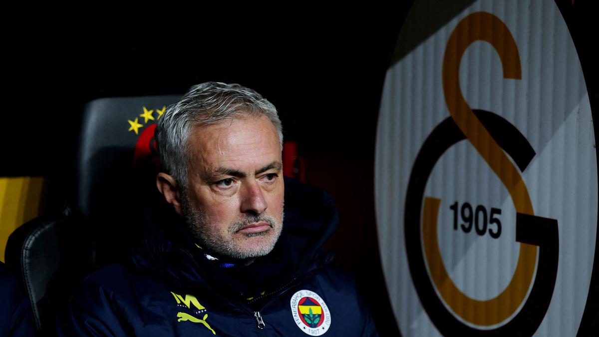 Jose Mourinho banned for four matches, fined after Turkish referees comment