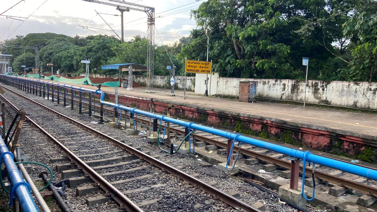 Quick watering facility for train coaches commissioned at Mangaluru