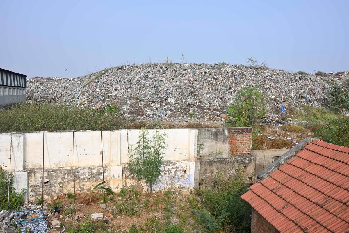 La città genera circa 180-220 tonnellate di rifiuti al giorno, di cui circa 60 tonnellate di rifiuti biodegradabili e 140-150 tonnellate di rifiuti non biodegradabili