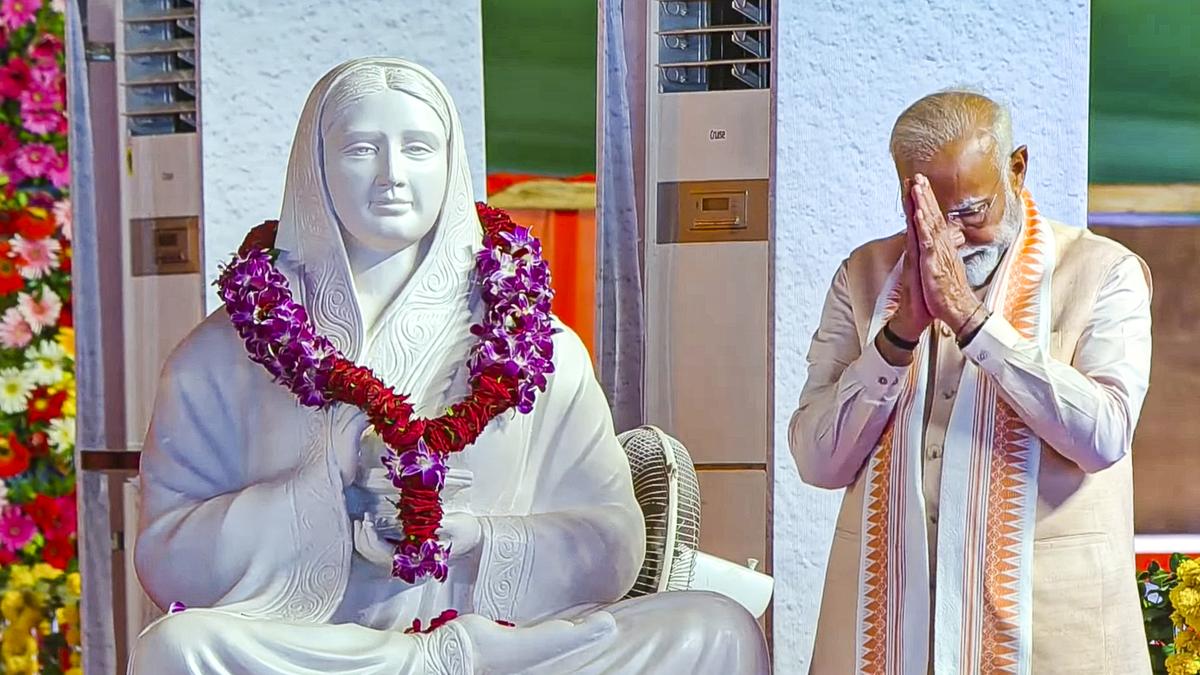 PM Modi takes part in Bhopal event on 300th birth anniversary of Ahilyabai Holkar, launches projects