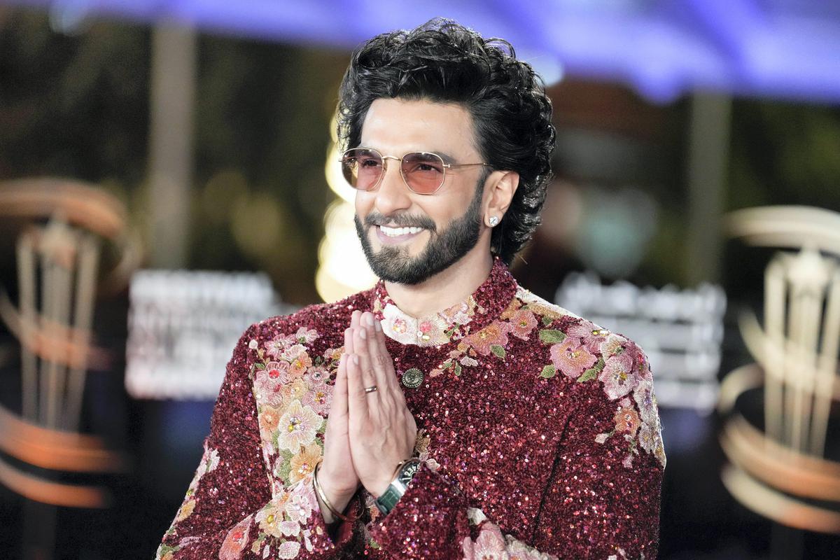 Ranveer Singh honoured with Etoile d'Or award at Marrakech, actor sings 'Gully Boy' rap