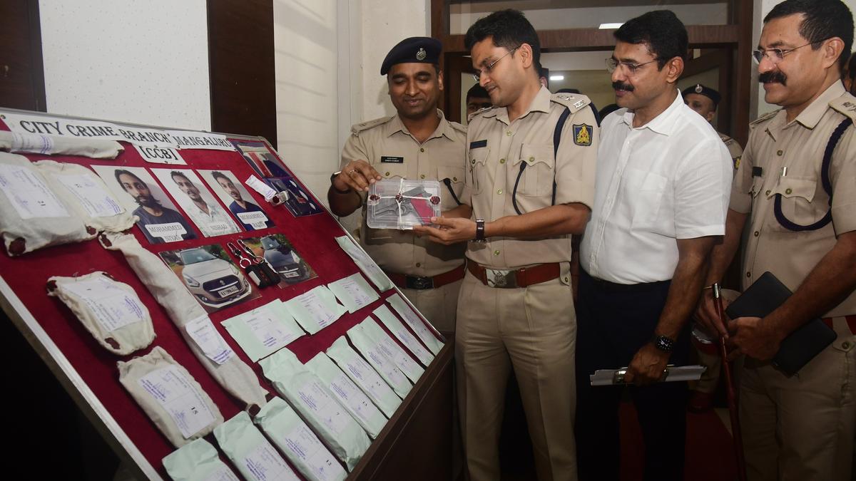 Police arrest three possessing 180g of MDMA, country pistol, and daggers