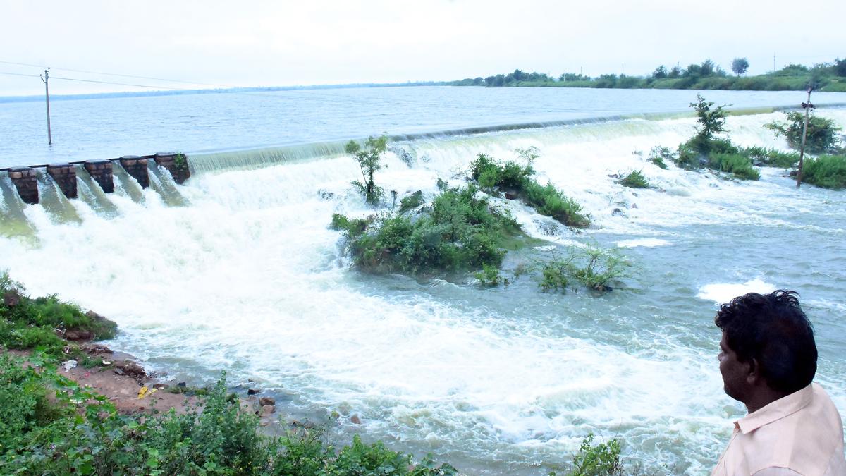 Water Board’s Peddapur pump house in floodwater 