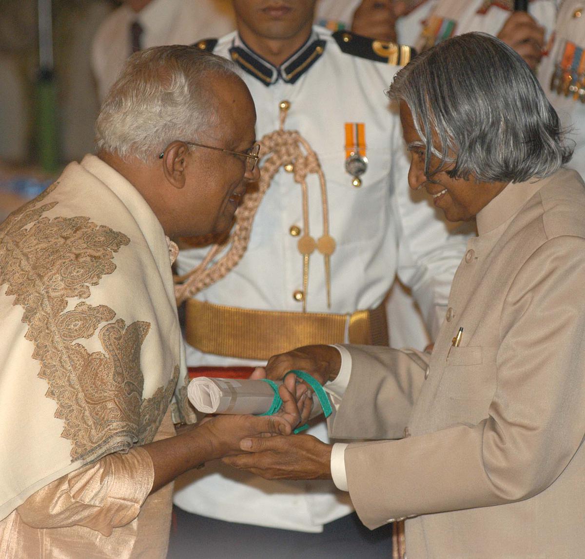 T.V. Sankaranarayanan being presented the Padma Bhushan award by President A.P.J. Abdul Kalam at Rashtrapati Bhavan in New Delhi on April 3, 2003.