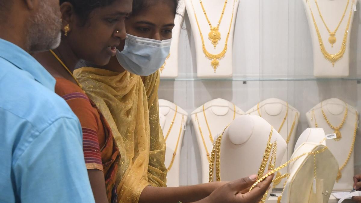 Gold demand in April-June quarter falls 7% due to high prices&nbsp;