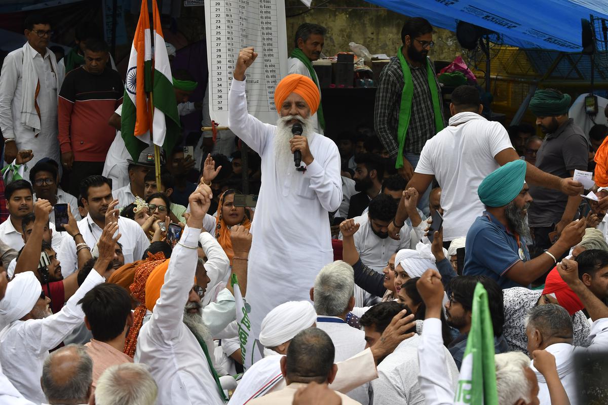 Chief of the Bharatiya Kisan Union in Haryana, and the founder of Sanyukt Sangharsh Party, Gurnam Singh Charuni addressing at the wrestlers’ dharna protest against the Wrestling Federation of India Chief Brijbhushan Sharan Singh at Jantar Mantar in New Delhi on April 28, 2023. 