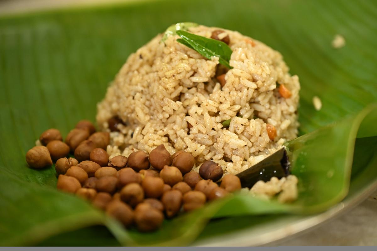 Tamarind rice at Annapoorani Vilas Pongal Kadai in Madurai Tamarind rice at Annapoorani Vilas Pongal Kadai in Madurai