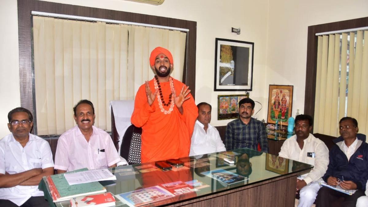 Idiga community should stand firmly by Hariprasad, says seer