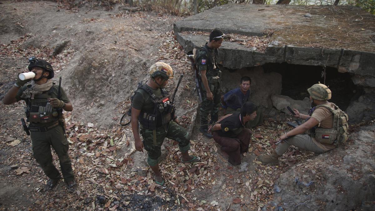 Ethnic guerrillas in Myanmar look set to seize an important town on Thai border from military