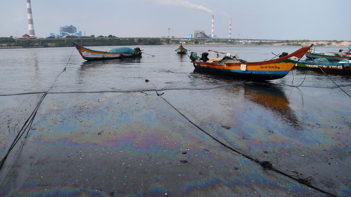 Fishermen of 8 villages stage protest seeking inclusion of two more villages affected by oil spill for relief