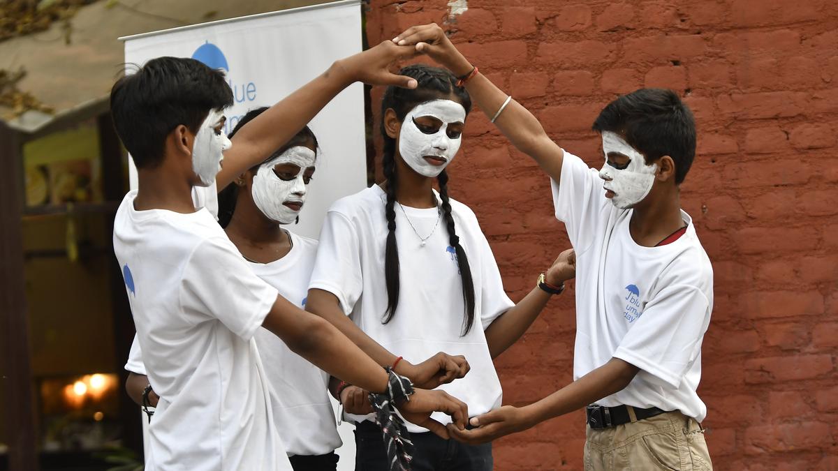 https://th-i.thgim.com/public/incoming/mx3xgm/article70124532.ece/alternates/LANDSCAPE_1200/Children_Performing_Street_Play_Delhi_1.jpg