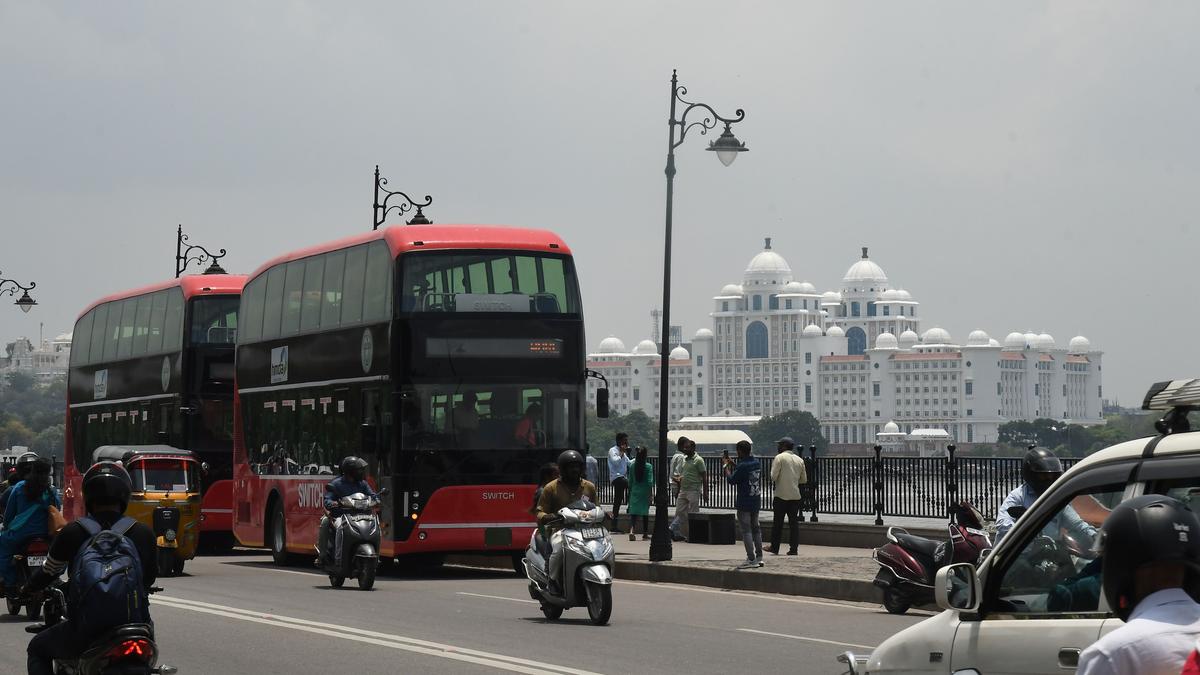 Confusion, chaos rule new Telangana Secretariat on Day 1