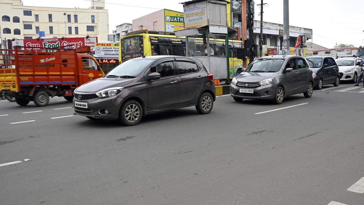 Motorists flouting stop lines at major junctions hinder pedestrian movement in Erode
