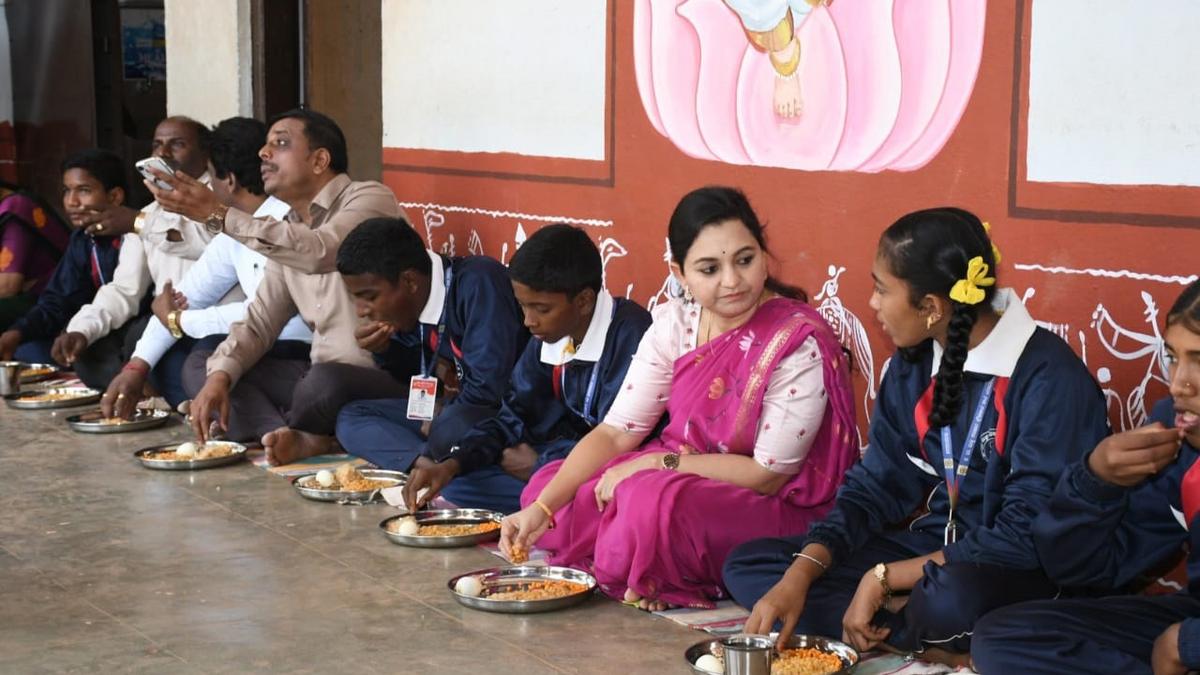 Dharwad DC interacts with students, reviews progress of ‘Mission Vidyakashi’