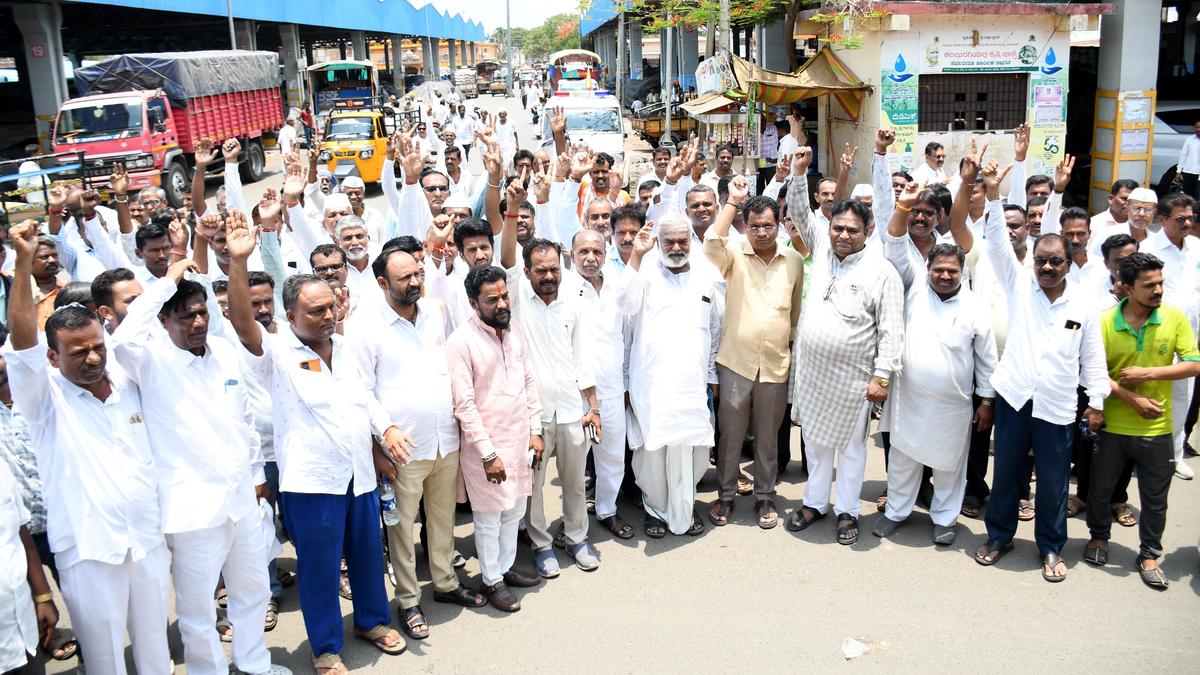 Traders oppose move to install Nehru statue at APMC Yard in Kalaburagi