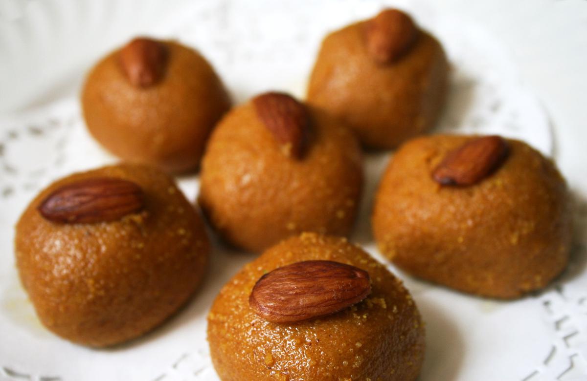 Besan laddu